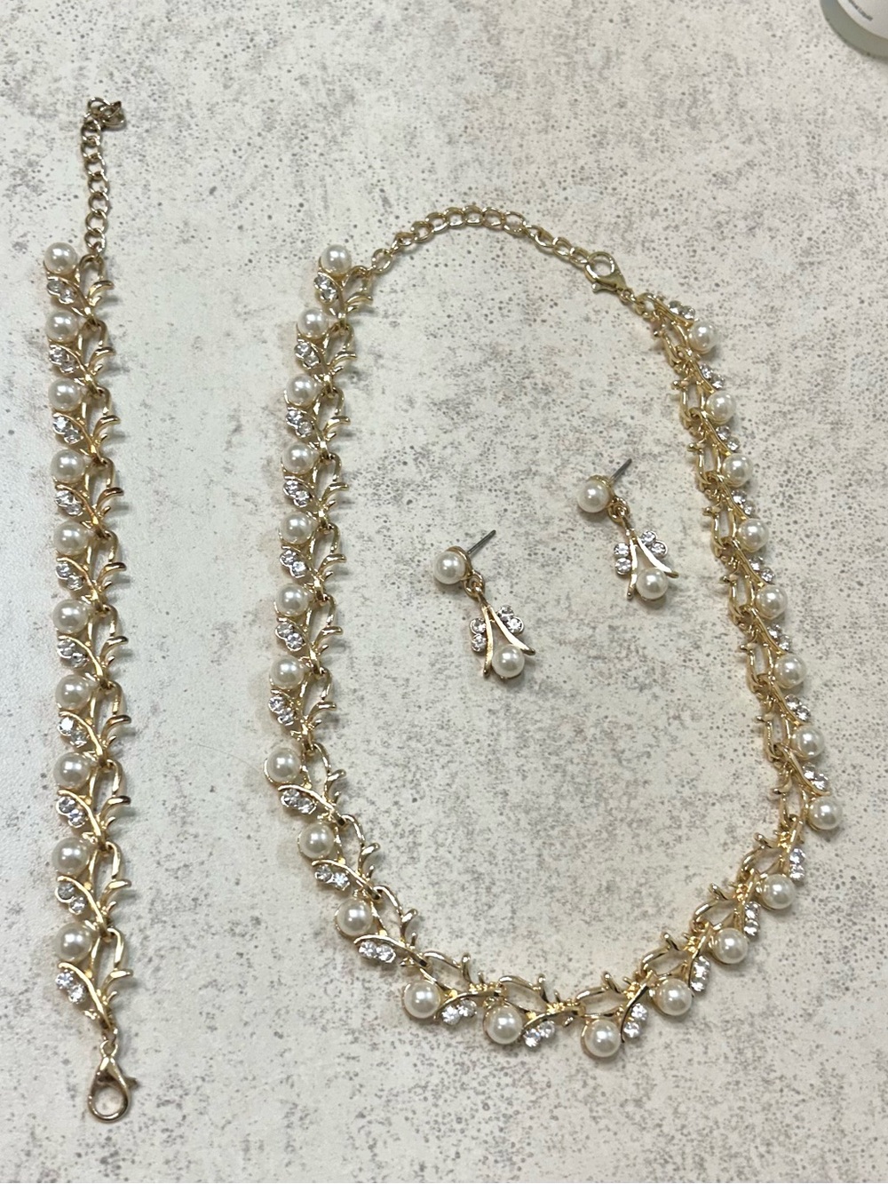 Elegant Gold Pearl and Crystal Necklace Bracelet & Earring Set